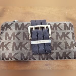 Micheal Korrs wallet with leather interior.